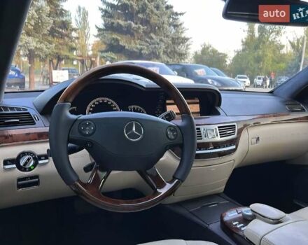 Черный Мерседес С Класс, объемом двигателя 5.5 л и пробегом 205 тыс. км за 11400 $, фото 13 на Automoto.ua