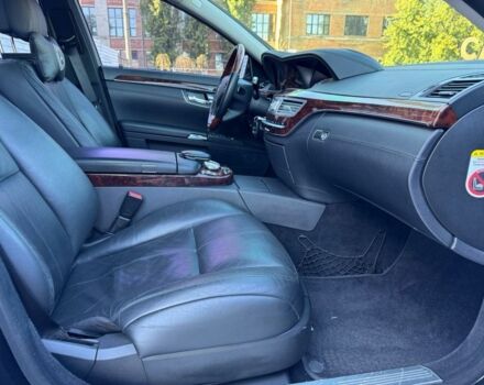 Черный Мерседес С Класс, объемом двигателя 4.7 л и пробегом 259 тыс. км за 10900 $, фото 6 на Automoto.ua