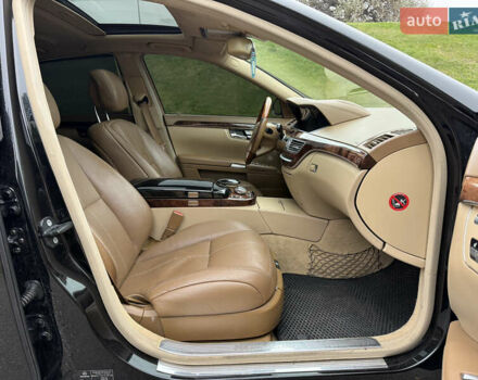 Черный Мерседес С Класс, объемом двигателя 3.5 л и пробегом 305 тыс. км за 7800 $, фото 26 на Automoto.ua