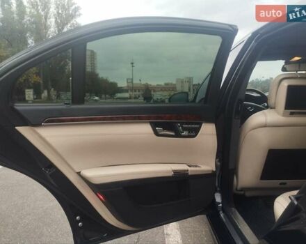 Черный Мерседес С Класс, объемом двигателя 5.5 л и пробегом 416 тыс. км за 9500 $, фото 4 на Automoto.ua