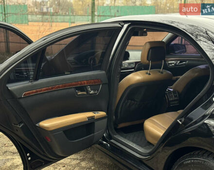 Чорний Мерседес С Клас, об'ємом двигуна 5.5 л та пробігом 288 тис. км за 10950 $, фото 13 на Automoto.ua