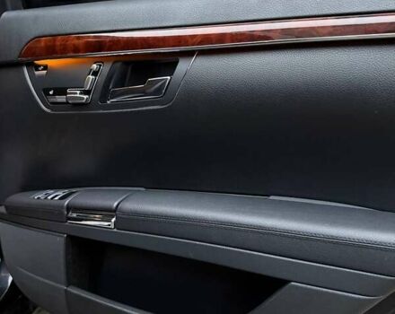 Чорний Мерседес С Клас, об'ємом двигуна 5.5 л та пробігом 203 тис. км за 11400 $, фото 25 на Automoto.ua