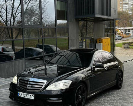 Черный Мерседес С Класс, объемом двигателя 5.5 л и пробегом 305 тыс. км за 14300 $, фото 1 на Automoto.ua