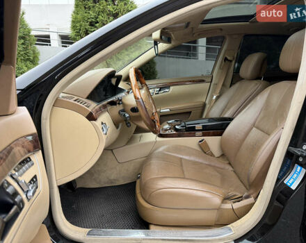 Черный Мерседес С Класс, объемом двигателя 3.5 л и пробегом 305 тыс. км за 7800 $, фото 22 на Automoto.ua