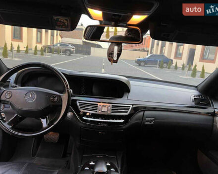 Черный Мерседес С Класс, объемом двигателя 5.5 л и пробегом 220 тыс. км за 12999 $, фото 11 на Automoto.ua