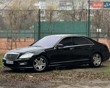 Черный Мерседес С Класс, объемом двигателя 5.5 л и пробегом 288 тыс. км за 10999 $, фото 1 на Automoto.ua