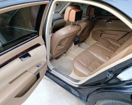 Черный Мерседес С Класс, объемом двигателя 5.5 л и пробегом 240 тыс. км за 8999 $, фото 4 на Automoto.ua