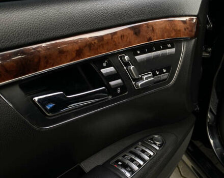 Чорний Мерседес С Клас, об'ємом двигуна 5.5 л та пробігом 303 тис. км за 10400 $, фото 12 на Automoto.ua