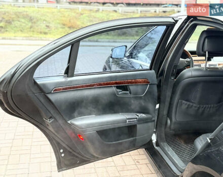 Черный Мерседес С Класс, объемом двигателя 5.46 л и пробегом 295 тыс. км за 13200 $, фото 28 на Automoto.ua