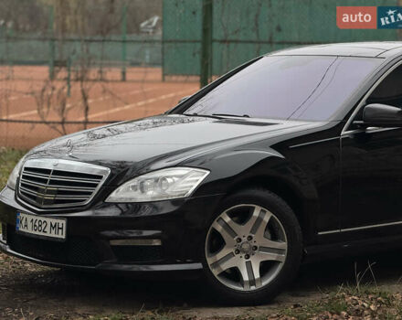 Черный Мерседес С Класс, объемом двигателя 5.5 л и пробегом 288 тыс. км за 10999 $, фото 2 на Automoto.ua