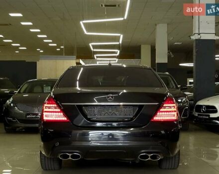 Черный Мерседес С Класс, объемом двигателя 5.46 л и пробегом 266 тыс. км за 10989 $, фото 4 на Automoto.ua