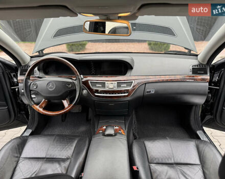 Черный Мерседес С Класс, объемом двигателя 3.5 л и пробегом 217 тыс. км за 10300 $, фото 56 на Automoto.ua