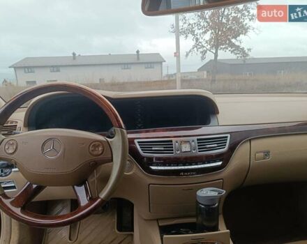 Черный Мерседес С Класс, объемом двигателя 4.7 л и пробегом 339 тыс. км за 11000 $, фото 11 на Automoto.ua
