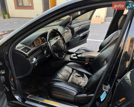 Черный Мерседес С Класс, объемом двигателя 5.5 л и пробегом 220 тыс. км за 12999 $, фото 10 на Automoto.ua