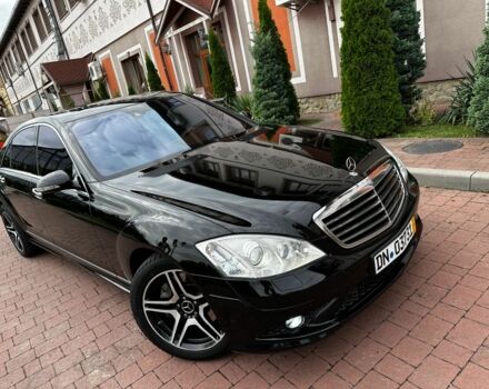 Черный Мерседес С Класс, объемом двигателя 5.5 л и пробегом 330 тыс. км за 10000 $, фото 1 на Automoto.ua