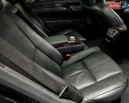 Черный Мерседес С Класс, объемом двигателя 5.46 л и пробегом 266 тыс. км за 10989 $, фото 12 на Automoto.ua