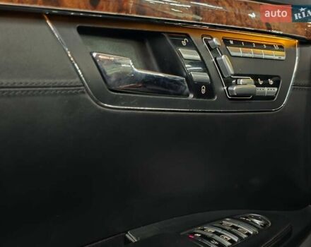 Черный Мерседес С Класс, объемом двигателя 5.46 л и пробегом 266 тыс. км за 10989 $, фото 6 на Automoto.ua