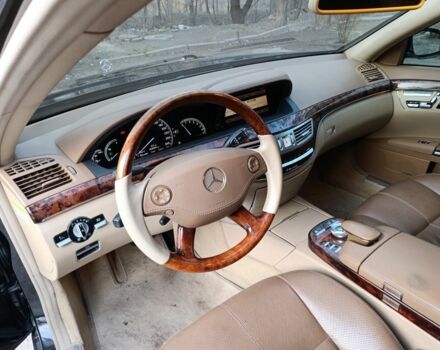 Черный Мерседес С Класс, объемом двигателя 5.5 л и пробегом 240 тыс. км за 8999 $, фото 3 на Automoto.ua