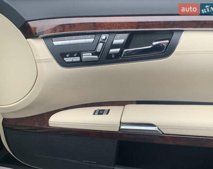 Черный Мерседес С Класс, объемом двигателя 5.51 л и пробегом 249 тыс. км за 14000 $, фото 28 на Automoto.ua