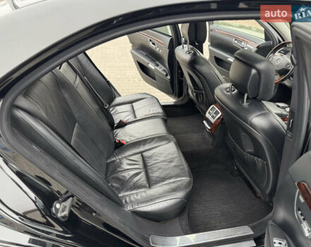 Черный Мерседес С Класс, объемом двигателя 3.5 л и пробегом 217 тыс. км за 10300 $, фото 47 на Automoto.ua