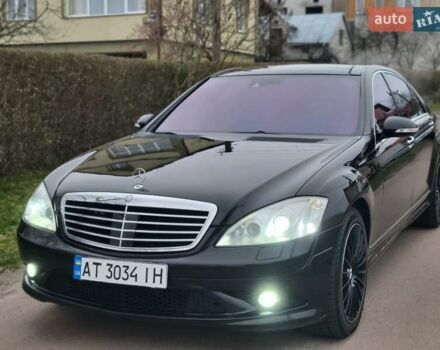 Черный Мерседес С Класс, объемом двигателя 5.5 л и пробегом 300 тыс. км за 9999 $, фото 4 на Automoto.ua