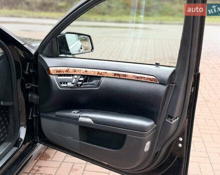 Черный Мерседес С Класс, объемом двигателя 5.46 л и пробегом 295 тыс. км за 13200 $, фото 19 на Automoto.ua