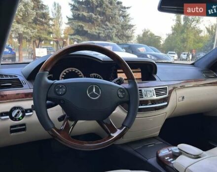 Черный Мерседес С Класс, объемом двигателя 5.5 л и пробегом 205 тыс. км за 11400 $, фото 3 на Automoto.ua