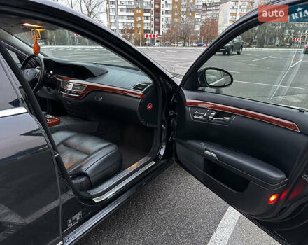 Черный Мерседес С Класс, объемом двигателя 2.99 л и пробегом 208 тыс. км за 14000 $, фото 13 на Automoto.ua