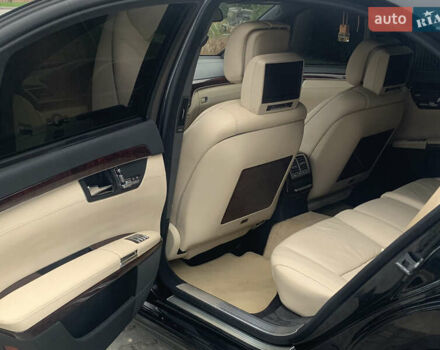 Черный Мерседес С Класс, объемом двигателя 5.51 л и пробегом 249 тыс. км за 14000 $, фото 18 на Automoto.ua