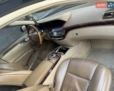 Мерседес С Класс 2007 в Ужгороде на Automoto.ua Черный Мерседес С Класс, объемом двигателя 4.7 л и пробегом 300 тыс. км за 11000 $, фото 8 на Automoto.ua