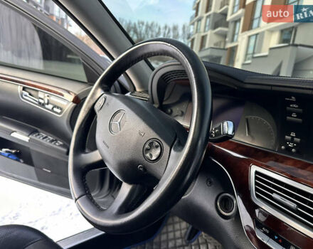 Черный Мерседес С Класс, объемом двигателя 5.5 л и пробегом 299 тыс. км за 10999 $, фото 65 на Automoto.ua
