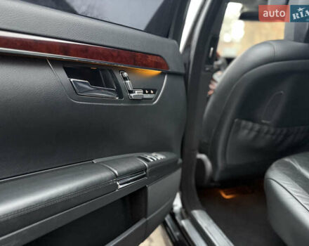 Чорний Мерседес С Клас, об'ємом двигуна 5.46 л та пробігом 560 тис. км за 7650 $, фото 21 на Automoto.ua