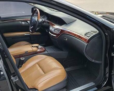 Черный Мерседес С Класс, объемом двигателя 5.5 л и пробегом 288 тыс. км за 11999 $, фото 2 на Automoto.ua