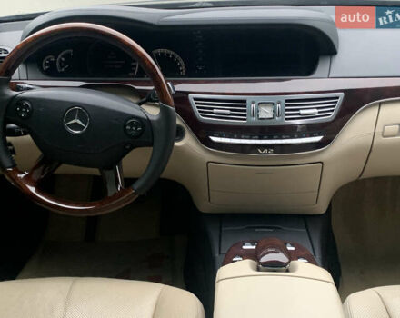 Черный Мерседес С Класс, объемом двигателя 5.51 л и пробегом 249 тыс. км за 14000 $, фото 31 на Automoto.ua