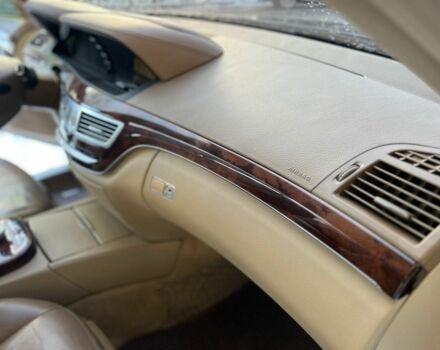Черный Мерседес С Класс, объемом двигателя 5.5 л и пробегом 330 тыс. км за 10000 $, фото 17 на Automoto.ua