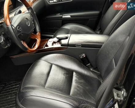 Черный Мерседес С Класс, объемом двигателя 5.46 л и пробегом 295 тыс. км за 13200 $, фото 26 на Automoto.ua