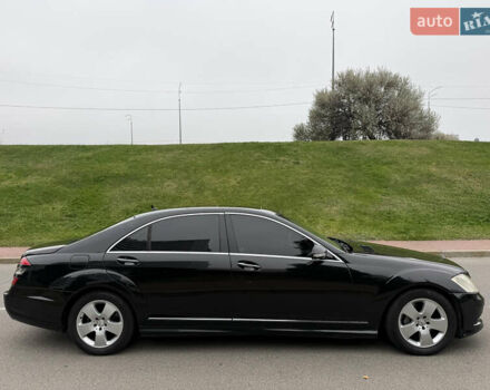 Черный Мерседес С Класс, объемом двигателя 3.5 л и пробегом 305 тыс. км за 7800 $, фото 6 на Automoto.ua