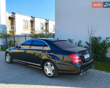 Черный Мерседес С Класс, объемом двигателя 5.5 л и пробегом 220 тыс. км за 12999 $, фото 4 на Automoto.ua