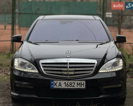 Черный Мерседес С Класс, объемом двигателя 5.5 л и пробегом 288 тыс. км за 10999 $, фото 5 на Automoto.ua