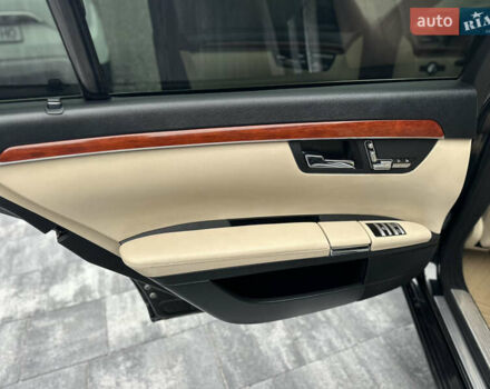 Чорний Мерседес С Клас, об'ємом двигуна 3.5 л та пробігом 220 тис. км за 10800 $, фото 24 на Automoto.ua