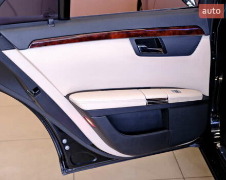 Чорний Мерседес С Клас, об'ємом двигуна 4.7 л та пробігом 218 тис. км за 8900 $, фото 43 на Automoto.ua