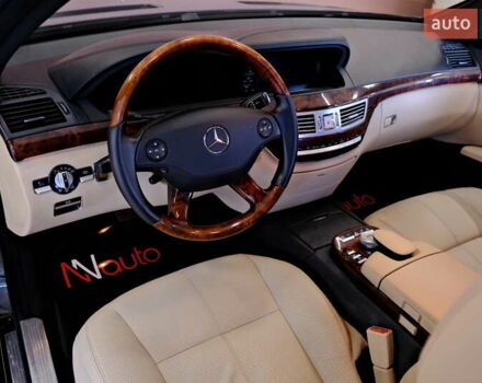 Чорний Мерседес С Клас, об'ємом двигуна 4.7 л та пробігом 218 тис. км за 8900 $, фото 41 на Automoto.ua