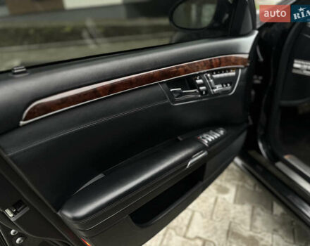 Черный Мерседес С Класс, объемом двигателя 5.46 л и пробегом 270 тыс. км за 8700 $, фото 28 на Automoto.ua
