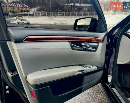 Чорний Мерседес С Клас, об'ємом двигуна 5.46 л та пробігом 160 тис. км за 9990 $, фото 23 на Automoto.ua