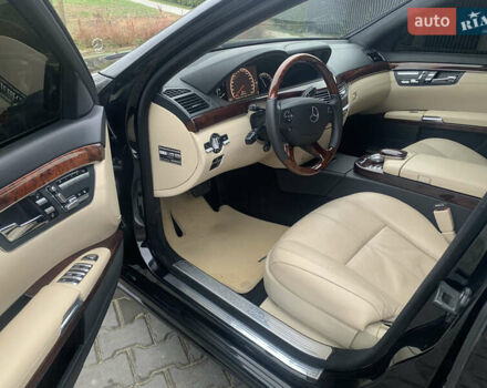 Черный Мерседес С Класс, объемом двигателя 5.51 л и пробегом 249 тыс. км за 14000 $, фото 13 на Automoto.ua