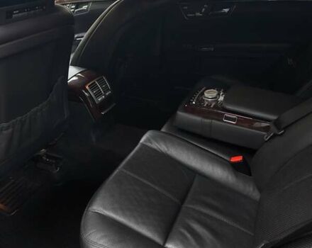 Черный Мерседес С Класс, объемом двигателя 5.46 л и пробегом 322 тыс. км за 15000 $, фото 21 на Automoto.ua