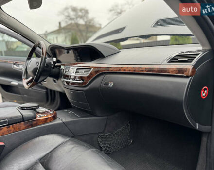 Черный Мерседес С Класс, объемом двигателя 3.5 л и пробегом 217 тыс. км за 10300 $, фото 54 на Automoto.ua