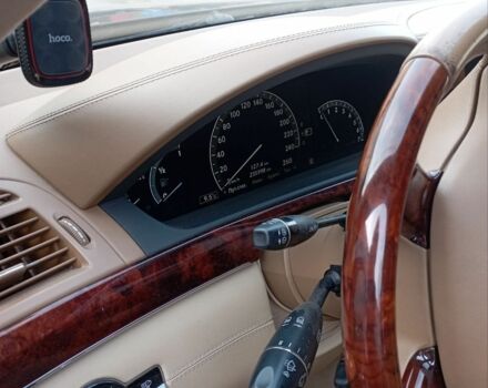 Черный Мерседес С Класс, объемом двигателя 5.5 л и пробегом 236 тыс. км за 11000 $, фото 5 на Automoto.ua