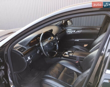 Черный Мерседес С Класс, объемом двигателя 5.5 л и пробегом 220 тыс. км за 12999 $, фото 10 на Automoto.ua