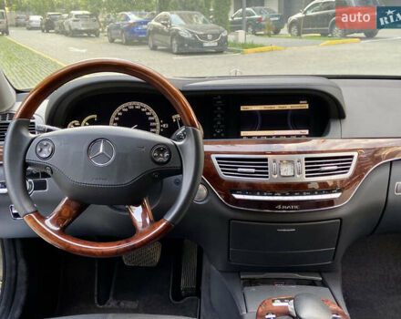 Черный Мерседес С Класс, объемом двигателя 5.46 л и пробегом 171 тыс. км за 14900 $, фото 29 на Automoto.ua